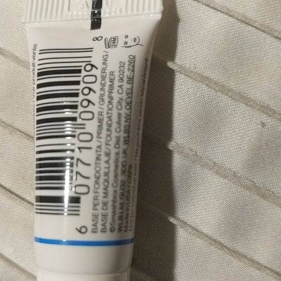 NWT Hydrating Primer - Picture 2 of 2